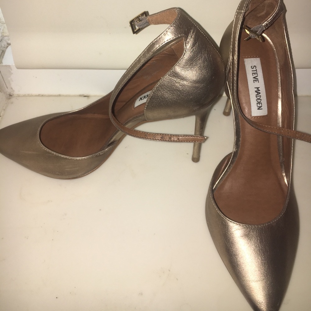 Gold Steve Madden heels - Picture 1 of 4